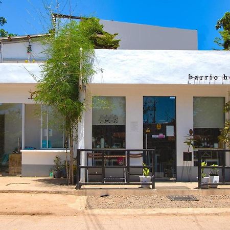 Hometel Barrio House Mactan Lapu-Lapu City Esterno foto