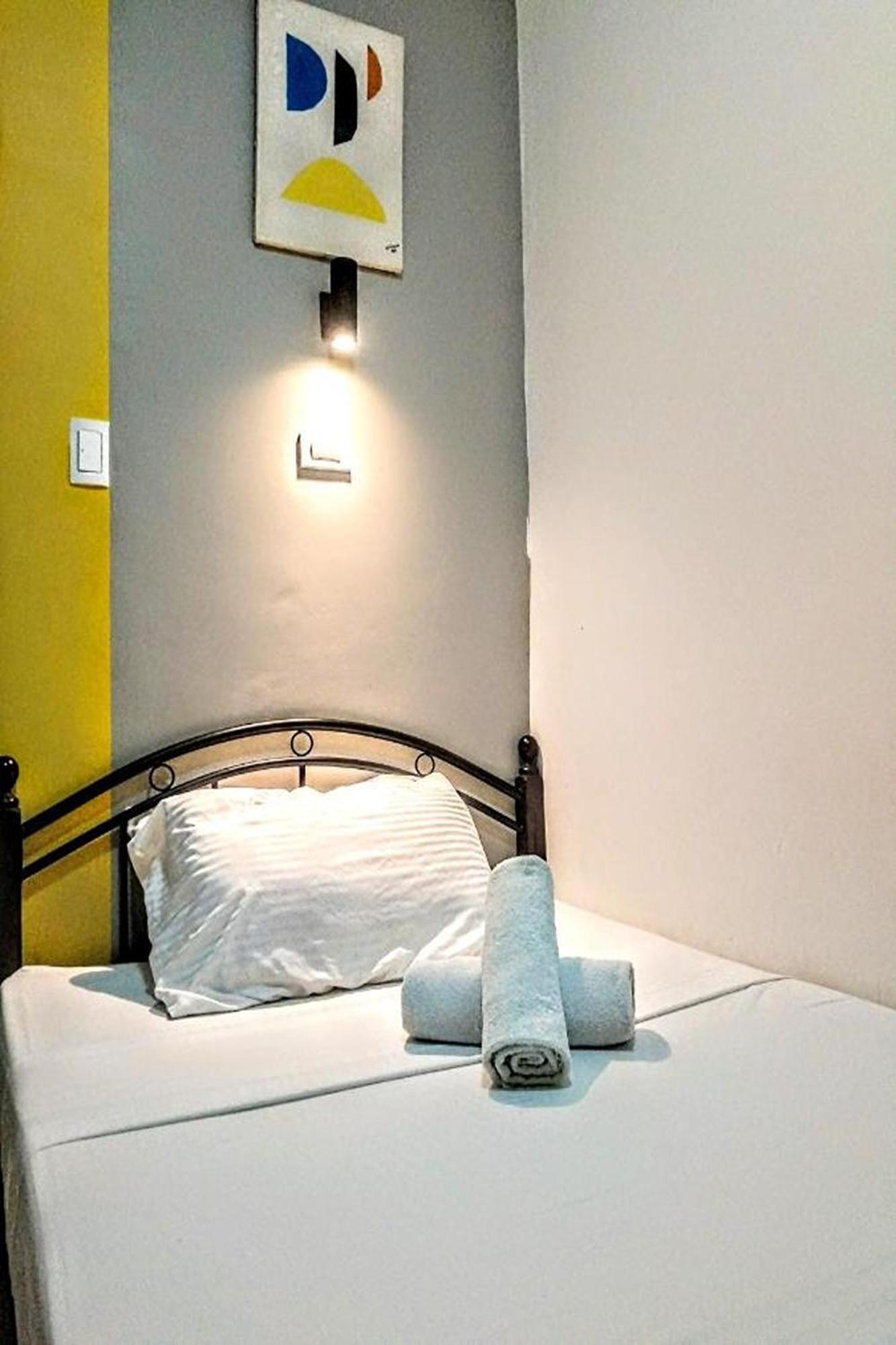 Hometel Barrio House Mactan Lapu-Lapu City Esterno foto
