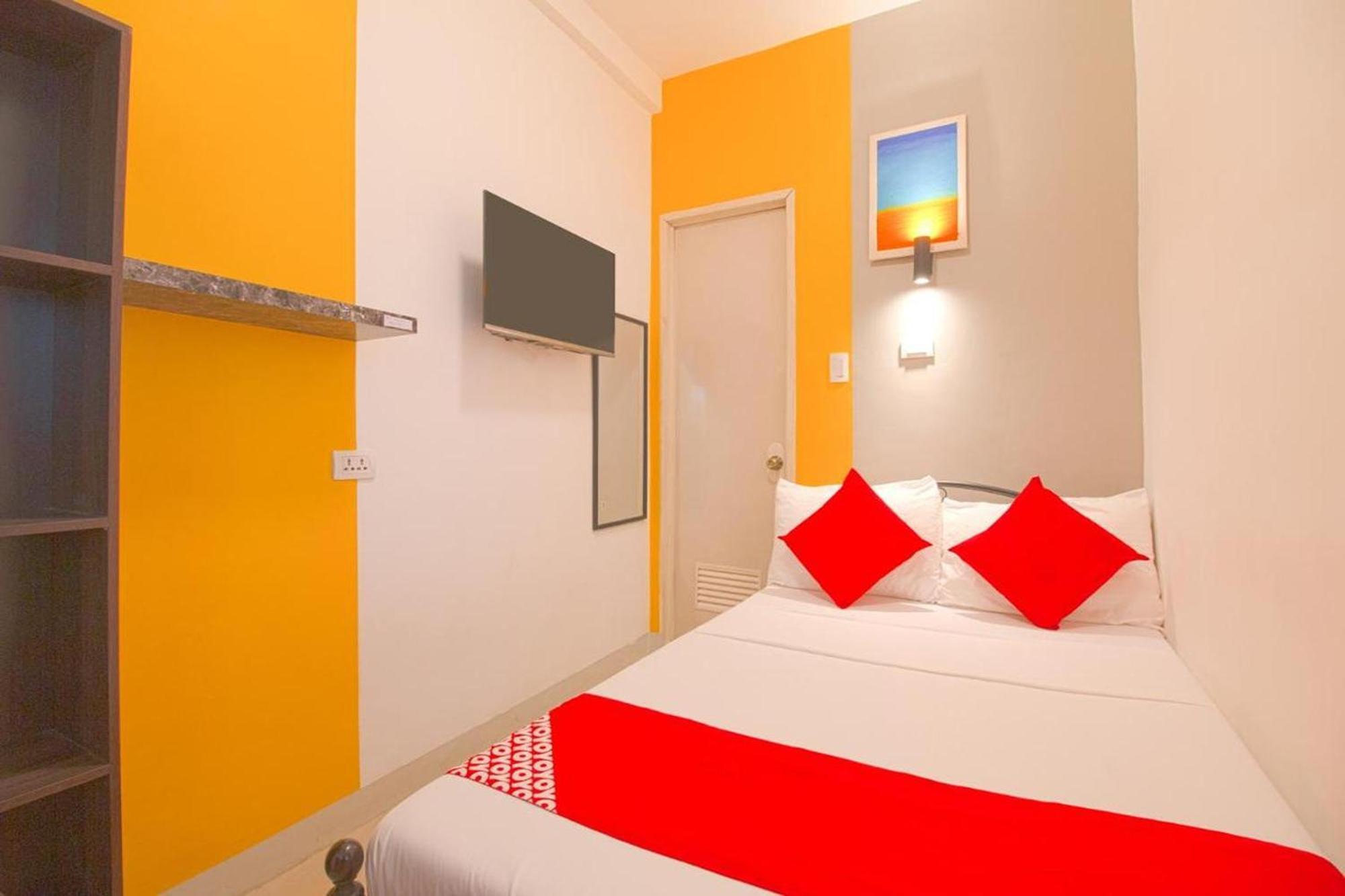 Hometel Barrio House Mactan Lapu-Lapu City Esterno foto