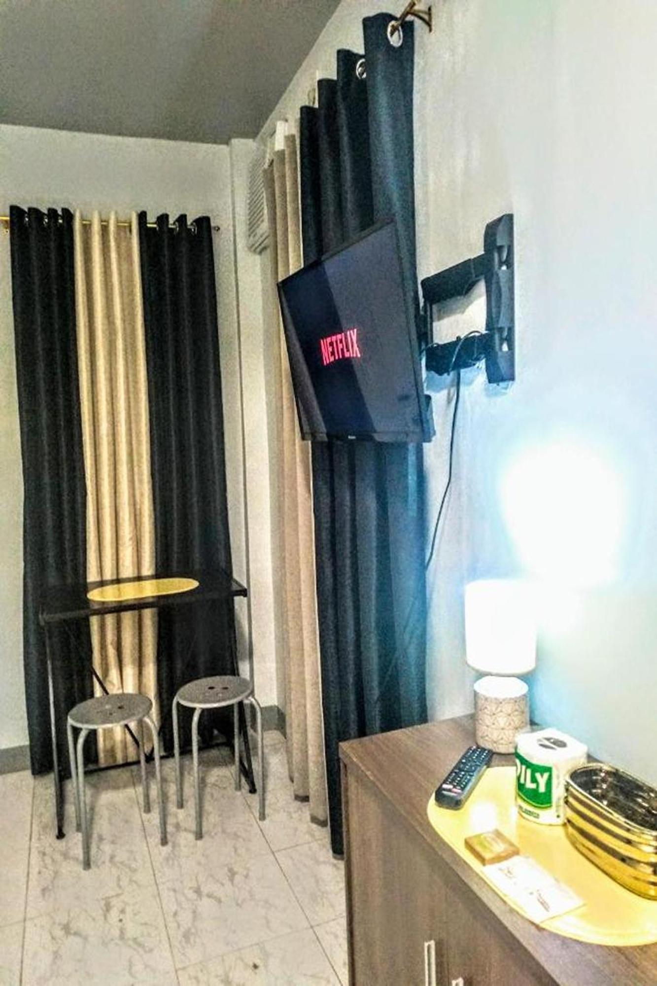 Hometel Barrio House Mactan Lapu-Lapu City Esterno foto
